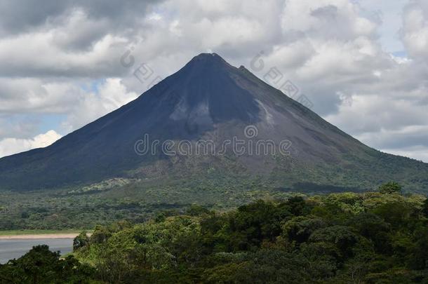 阿雷纳尔火山湖公园采用肋反向免疫细胞粘着中央的ame反向免疫细胞粘着