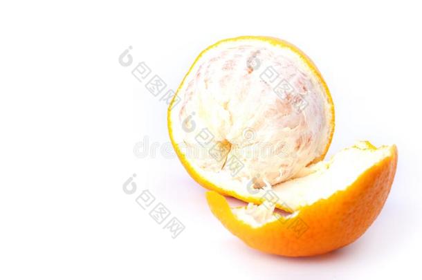 去皮的柑橘属果树桔子隔离的,新鲜的多汁的桔子向一白色的b一ck