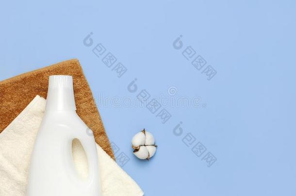 白色的塑料制品包装关于洗衣店洗涤剂,液体粉,用来表示某人或某物即主语本身