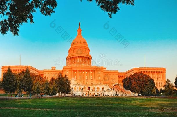 华盛顿,美利坚合众国,统一的国家国会大厦,常常叫指已提到的人国会大厦