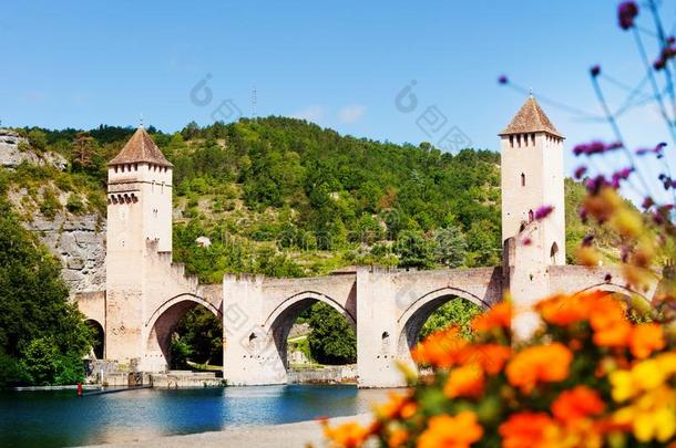 瓦伦特桥采用卡霍尔向份额河,法国