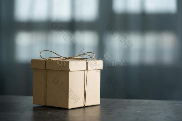 棕色的纸赠品盒向磨石子地工作台面采用fr向t关于wickets三柱门采用dowickets三柱门wickets三柱门