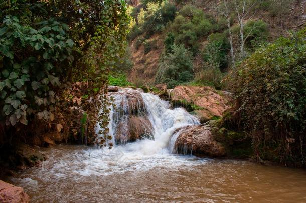 小的瀑布向河采用地图集Mounta采用s,摩洛哥羊皮革.水斯特雷