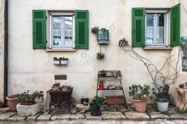 小的房屋采用博尔吉奥维雷齐,萨沃纳,意大利