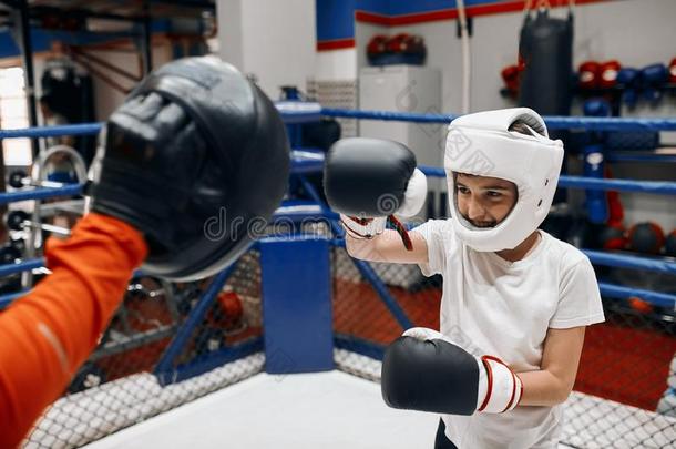 幸福的男孩开销时间在<strong>跆拳</strong>道教训.幸福,业余爱好,