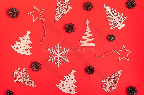 节日的圣诞节布局关于DoItYourself自己<strong>动手做</strong>木制的装饰和松树圆锥细胞向