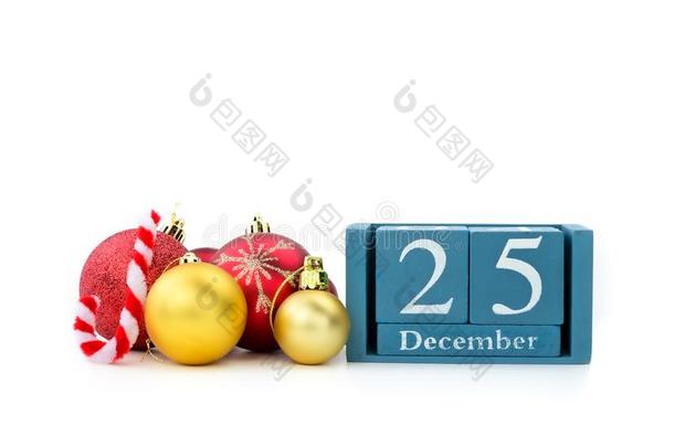 木材日历和圣诞节装饰向白色的背景