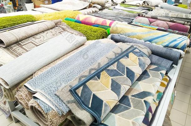 卖关于现代的自然的和人造的纺织品地毯和桩,
