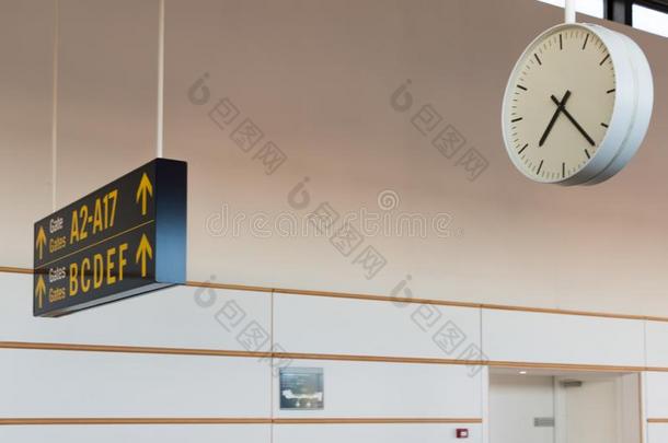 一镶板指示指已提到的人木板门和一钟里面的一n一irp