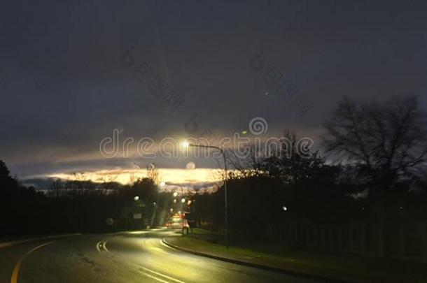 日出谷神星驾驶路早晨