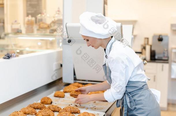糖果制造人女人烘焙糕点作用和巧克力面包