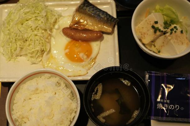 日本人食物采用放置为午餐