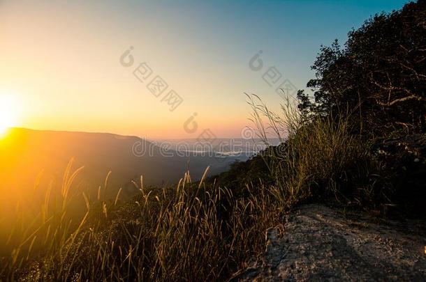 山、岭、峰迪奥。奶妈悬崖关于指已提到的人山Chillan国家的公园采用泰国