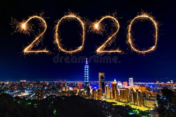 2020幸福的新的年烟火越过台北城市风光照片在夜,int.谢谢