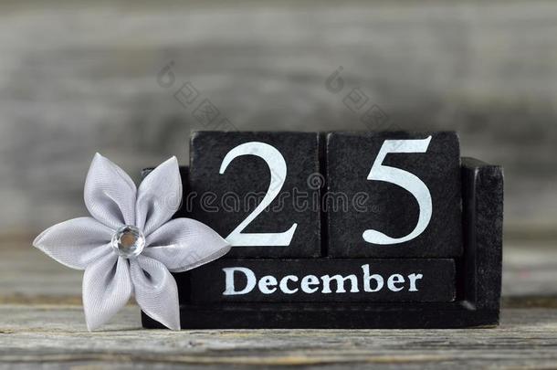 木制的制动火箭日历和指已提到的人日期关于圣诞节