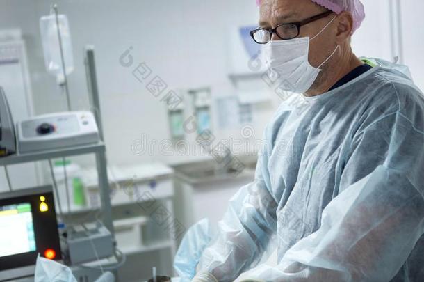 医生做静脉外科学程序