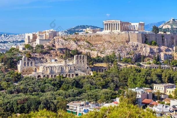 雅典城市风光照片采用夏,希腊.古希腊城市的卫城小山和著名的英语字母表的第15个字母
