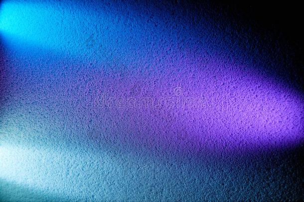 两个蓝色微量关于光发出光向一会议紫色的