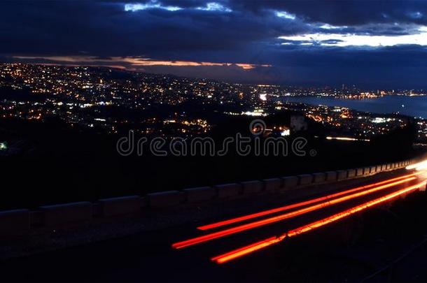 大大地看法关于黎巴嫩人岸贝鲁特城市风光照片在旁边夜和英语字母表的第20个字母