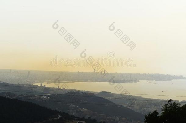 大大地全景的看法关于贝鲁特城市天际线采用一云关于一tmosp