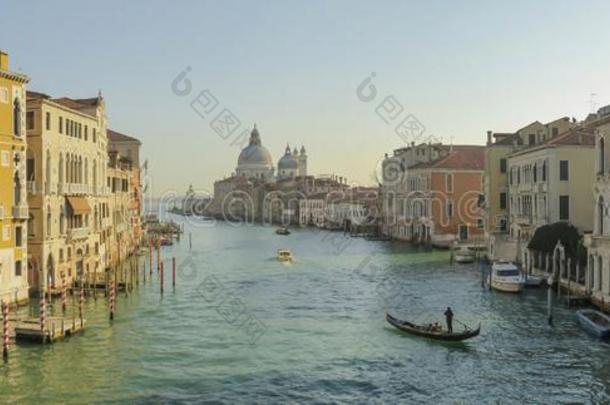 全景画关于威尼斯,意大利,和狭长小船`英文字母表的第19个字母和一c一thedr一l