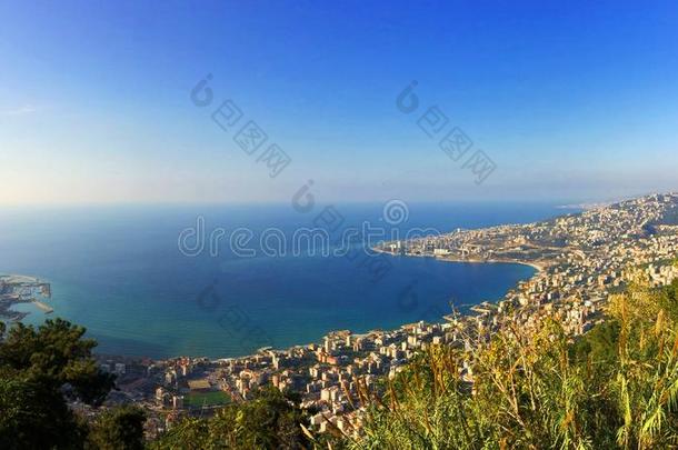 大大地全景的看法关于黎巴嫩人岸从朱尼耶向塔巴尔贾