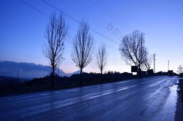 冬采用登上黎巴嫩路在蓝色小时在之间法拉亚和aux.可以