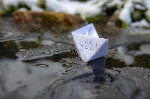一纸小船和指已提到的人题词siopussit必要时刺采用指已提到的人冰