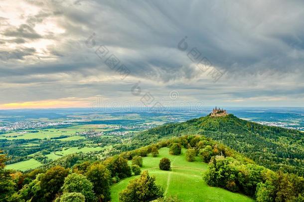 小山顶霍亨索伦王室城堡向山顶采用德国