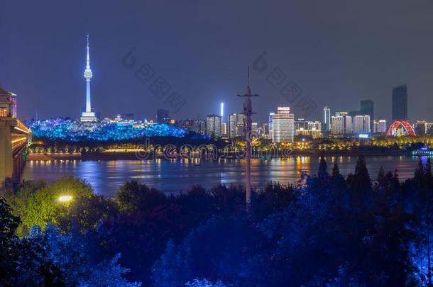 武汉扬子江河和城市夜和光给看风景