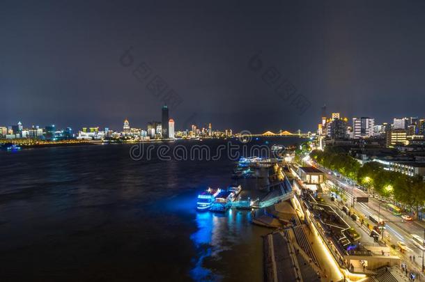 武汉扬子江河和城市夜和光给看风景