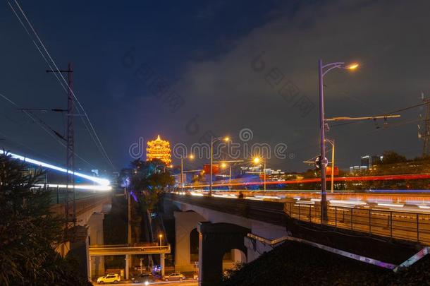 武汉扬子江河和城市夜和光给看风景