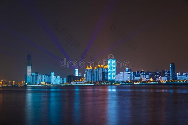 武汉扬子江河和城市夜和光给看风景