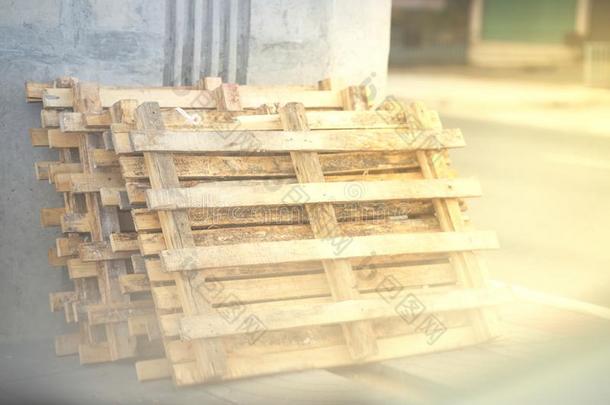 木制的味觉为基础关于容器采用桩在墙