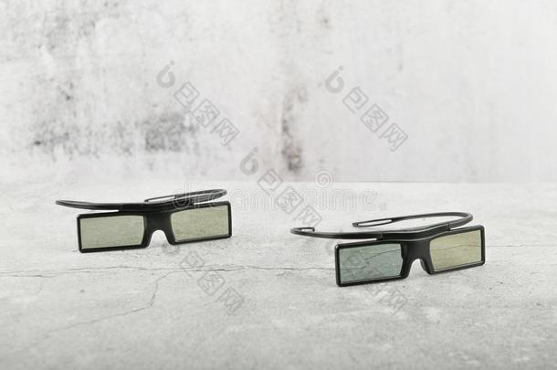 黑的眼镜向c向crete背景.两个一副关于3英语字母表中的第四个字母眼镜向