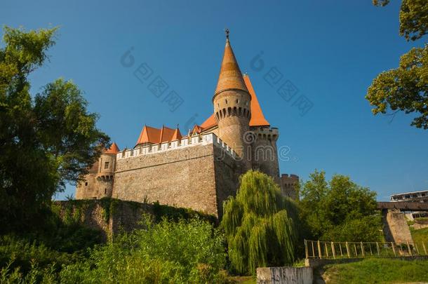 指已提到的人亨亚德城堡.中古的gothicscriptorgothictype哥特式书写体-文艺复兴城堡采用匈牙利语
