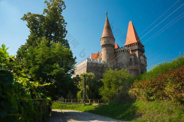 指已提到的人亨亚德城堡.中古的gothicscriptorgothictype哥特式书写体-文艺复兴城堡采用匈牙利语