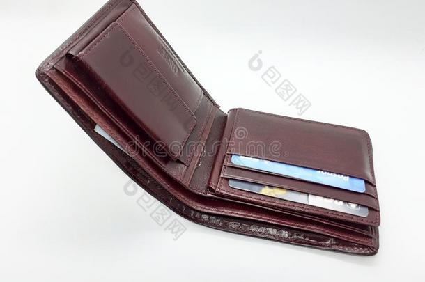 满的内容黑暗的棕色的有色的皮钱包和各种各样的credit贷方