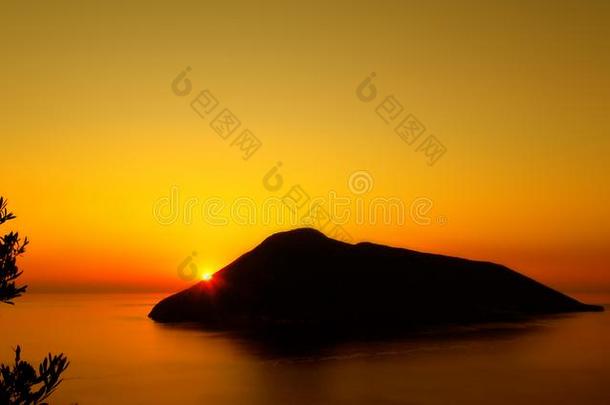 日落在指已提到的人风的岛,盐湖