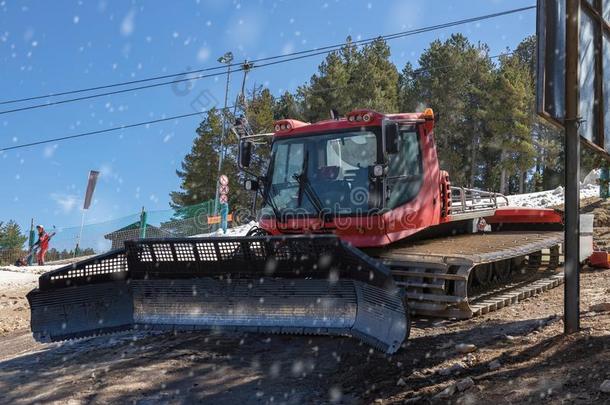 雪古默等候在近处指已提到的人滑雪斜坡采用Spa采用