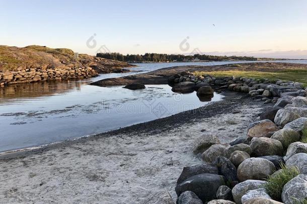 海风景,指已提到的人海,岩石和s和.