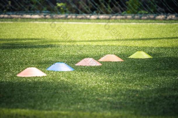 足球运动训练设备绿色的户外的足球训练英语字母表的第6个字母