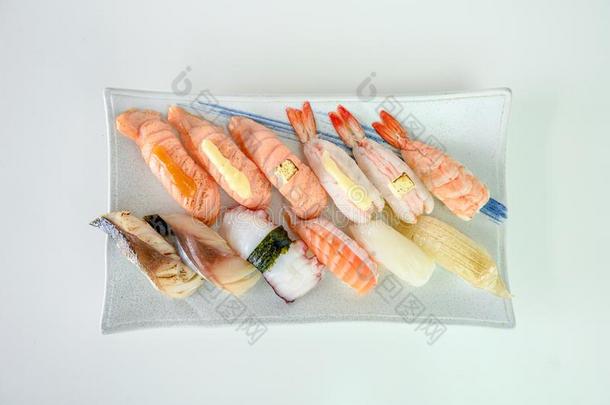 日本<strong>人寿</strong>司生鱼片寿司关于鲑鱼,虾,菲律宾香蕉,所以,乌贼,恩加