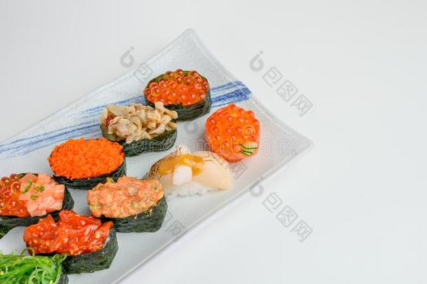日本人寿司关于海草辗和伊库拉,埃比科,辣妹,瓦卡梅