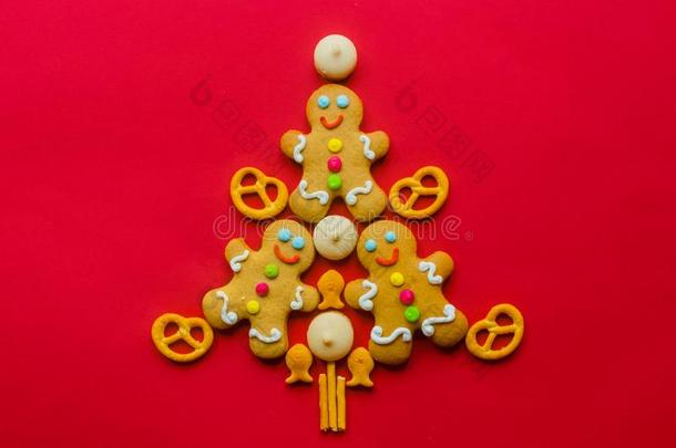 美味的圣诞节姜饼人采用指已提到的人形状关于一圣诞节英语字母表的第20个字母