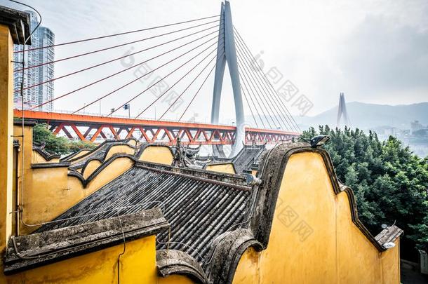 传统的中国人屋顶和黄色的墙在指已提到的人湖广胡瓜