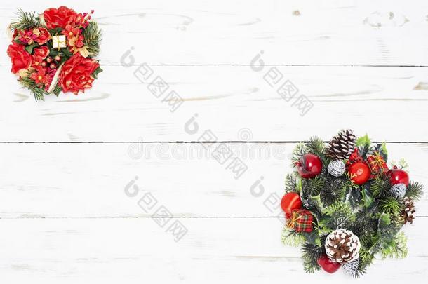 两个圣诞节花环关于圣诞节装饰和冷杉树枝