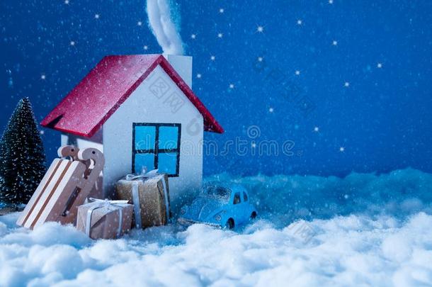 照片关于圣诞节横幅小的蓝色空的汽车起<strong>立下</strong>雪的Romania罗马尼亚