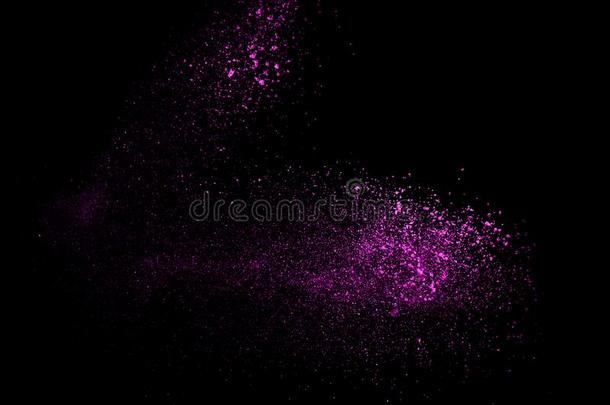 抽象的粉红色的灰尘爆炸向黑的背景.使结冰moti向