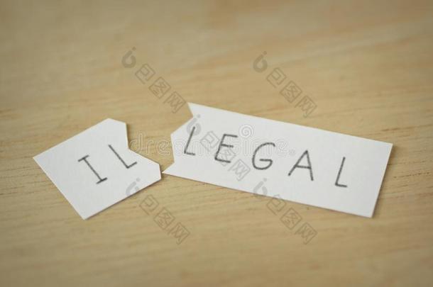 撕纸笔记和不合法的文本-观念关于法律的和不合法的
